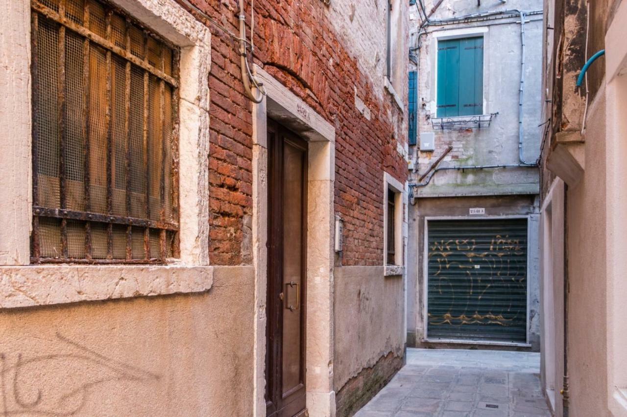 Arsenale 2352 Home Library By Biennale Exhibition Venice Exterior photo